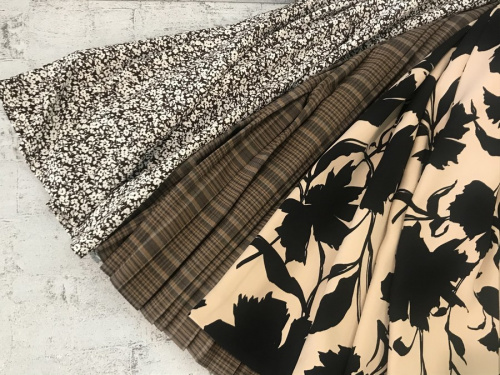 コラボ・別注アイテムのURBAN RESEARCH DOORS