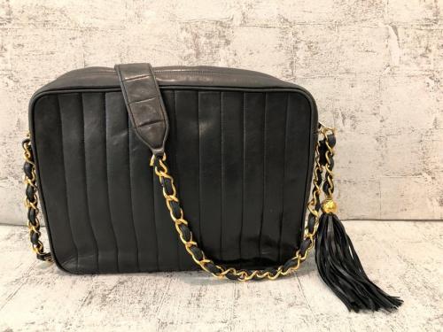 シャネルのクラシックチェーンショルダーバッグ