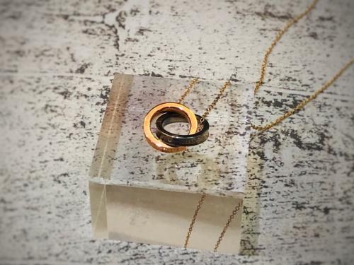 ティファニーのダブルリングネックレス