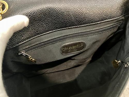 シャネルの3連ロゴワンショルダーハンドバッグ