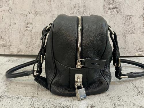 プラダのPRADAロゴレザーボストンバッグ