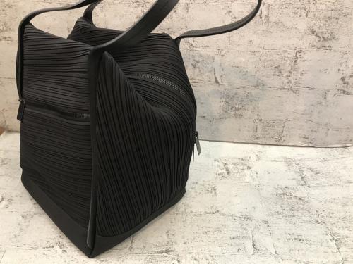 PLEATS PLEASEのプリーツプリーズ