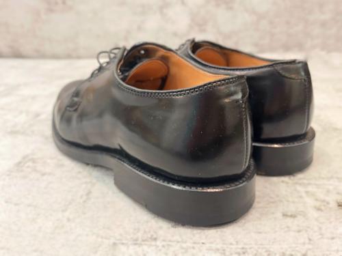 オールデン × ブルックスブラザーズのプレーントゥシューズ