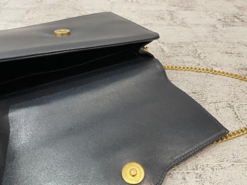 クリスチャンディオールのロゴプレートショルダーバッグ