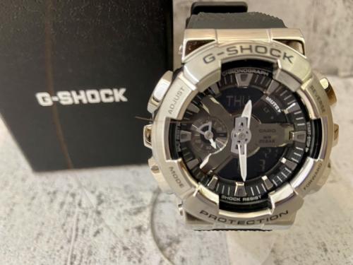 ジーショックのデジタル腕時計