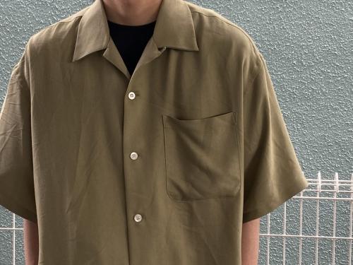 ミスターハリウッドのオープンカラーシャツ