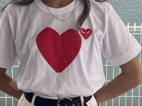 プレイコムデギャルソンのTシャツ