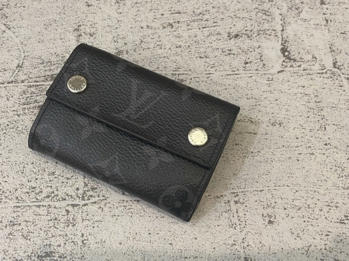 ラグジュアリーブランドのLOUIS VUITTON 　