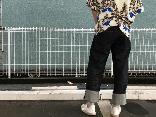 デニムパンツのパンツ