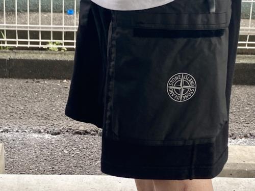 ストーンアイランドのカーゴハーフパンツ