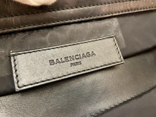 バレンシアガのナイロントートバッグ