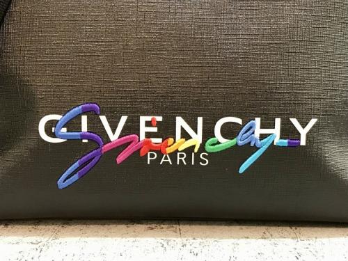 ジバンシーのショルダーバッグ