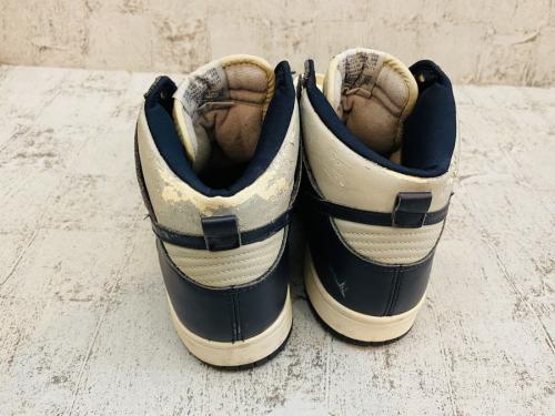 スニーカーのDUNK HIGH