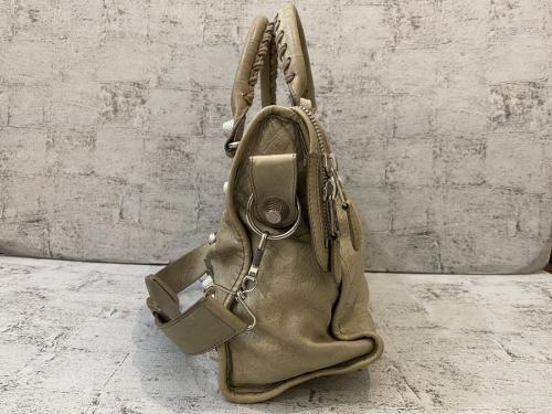 バレンシアガのシティ