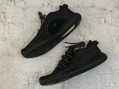 スニーカーのadidas + KANYE WEST