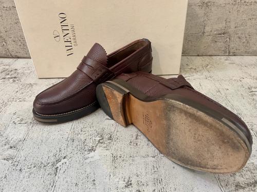 ヒールスタッズコインローファーのメンズ