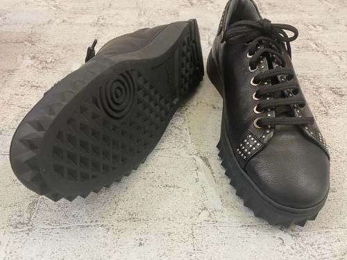 サルヴァトーレ フェラガモのレザースニーカー