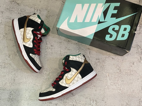 スニーカーのNIKE　SB