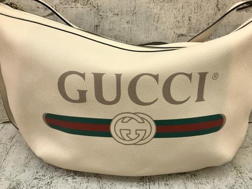 グッチのハーフムーンボーボーロゴショルダーバッグ