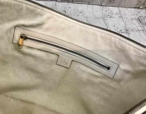 ハーフムーンボーボーロゴショルダーバッグのレディース