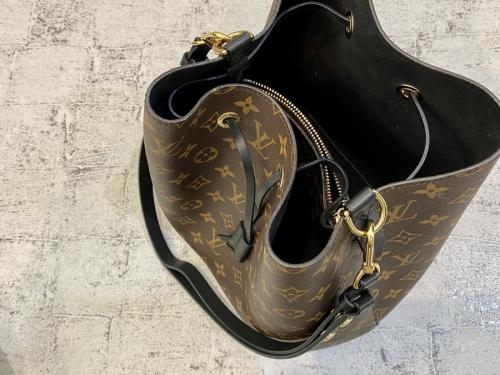 ルイ ヴィトン　のショルダーバッグ