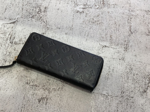 ラグジュアリーブランドのLOUIS VUITTON 　