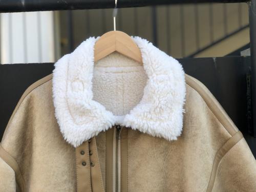 ビューティー アンド ユースのボアジャケット