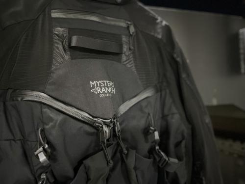 マウンテンパーカーのコラボアイテム