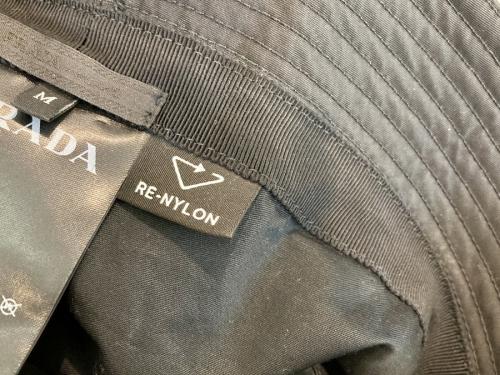 プラダのバケットハット