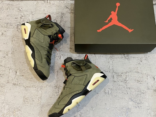 スニーカーのNIKE  × TRAVIS SCOT