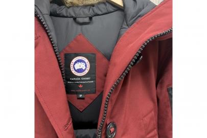 「アウトドアブランドのCANADA GOOSE 」