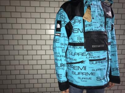 「ストリートブランドのTHENORTHFACE×SUPREME 」