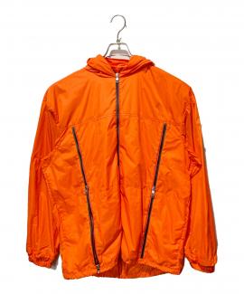 「ラグジュアリーブランドのMONCLER 」