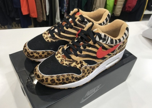 スニーカーのNIKE