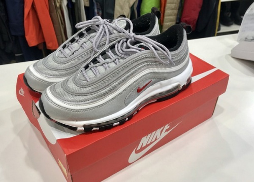 NIKE