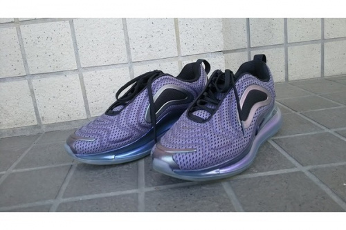 スニーカーのNIKE AIR MAX 720