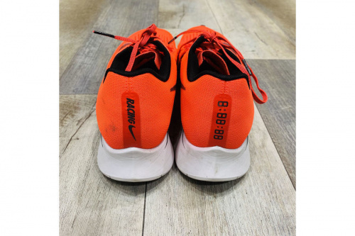 ナイキのZOOM FLY