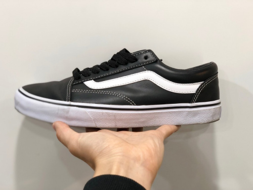 スニーカーのﾒﾝｽﾞ