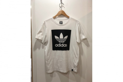 adidasのアディダス