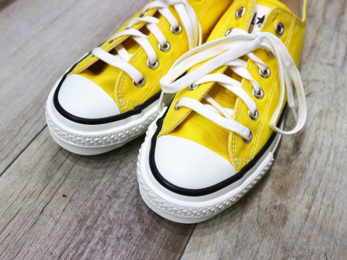 日本製のネオンカラー