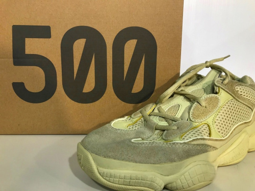 ストリートブランドのadidas