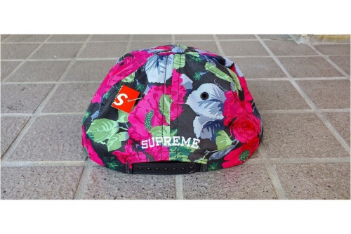 シュプリームのキャップ