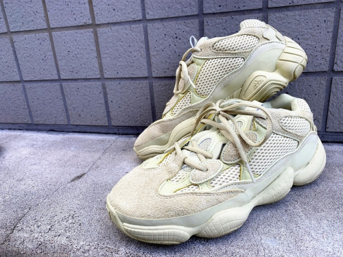 アディダスのイージーブースト