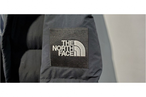 キャンプシエラショートのダウンジャケット