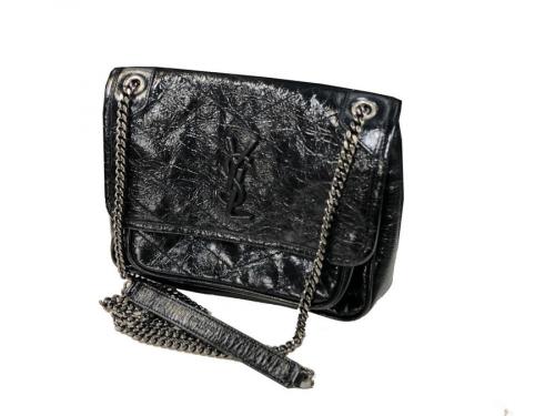 YVES SAINT LAURENTのイヴサンローラン