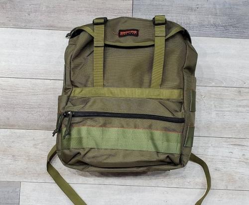 ブリーフィングのバックパック