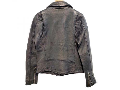 レザージャケットのライダースジャケット