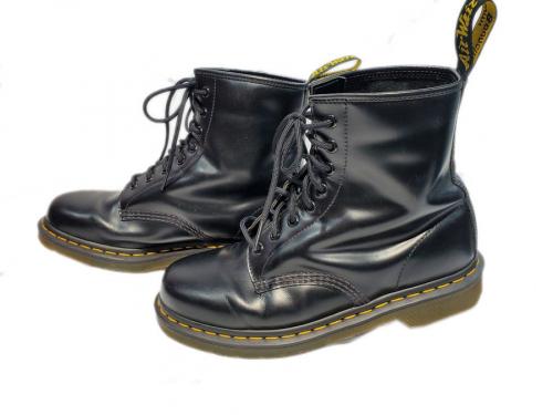 ト゛クターマーチンの8ホールブーツ