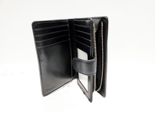 2つ折り財布のシグネチャー