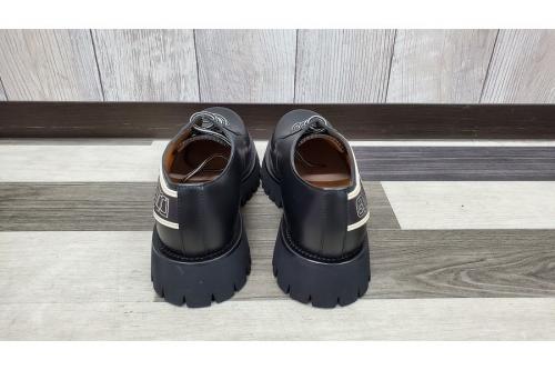 シルヴィウェブレザーレースアップシューズの厚底シューズ